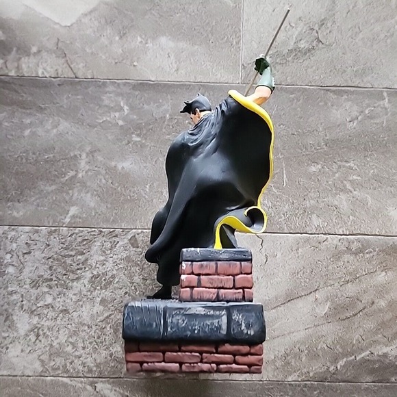 Robin Hand Painted Cold Cast Porcelain 2637 of 3900 Batman Graphitti Designs - Picture 5 of 6